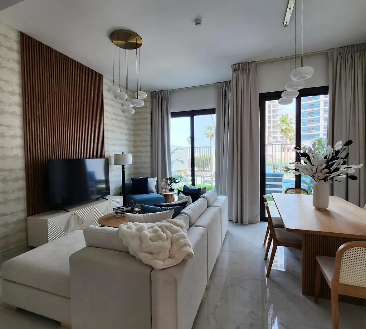 Nasma Luxury Stays - Lakeside Retreat, Stylish & Cozy Villa Stay Рас-эль-Хайма