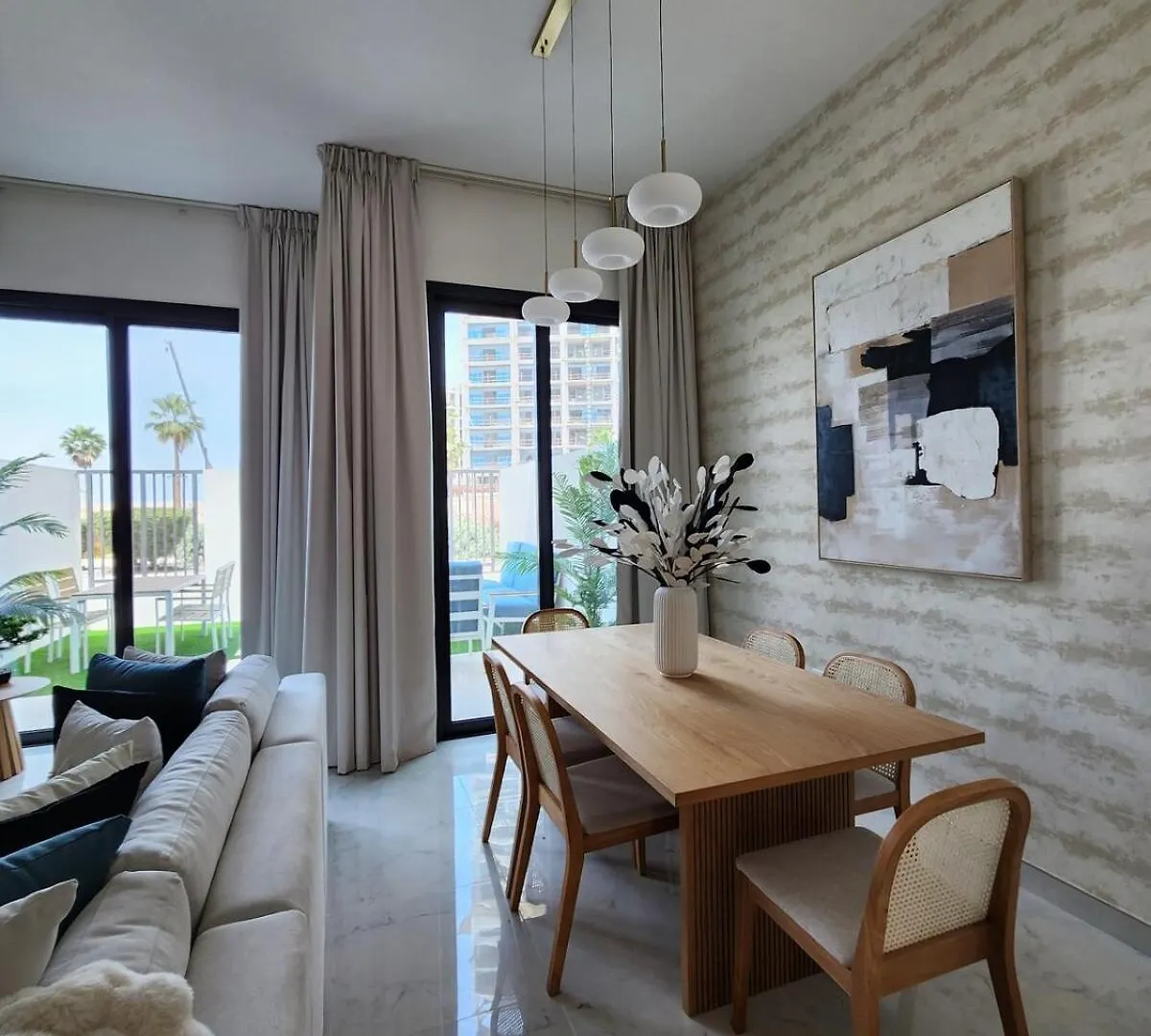 Nasma Luxury Stays - Lakeside Retreat, Stylish & Cozy Villa Stay Рас-эль-Хайма