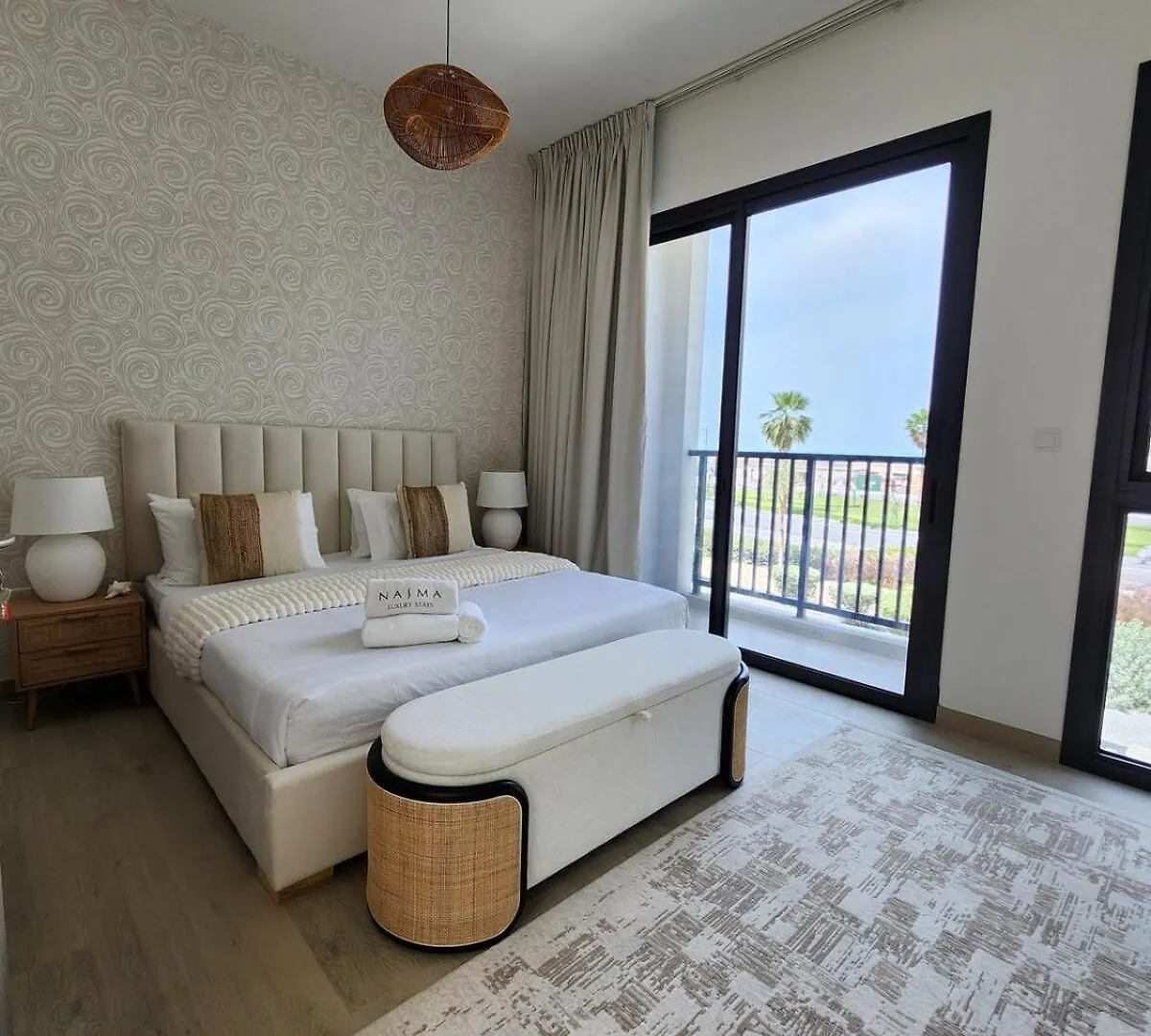 Апартаменты Nasma Luxury Stays - Lakeside Retreat, Stylish & Cozy Villa Stay Рас-эль-Хайма