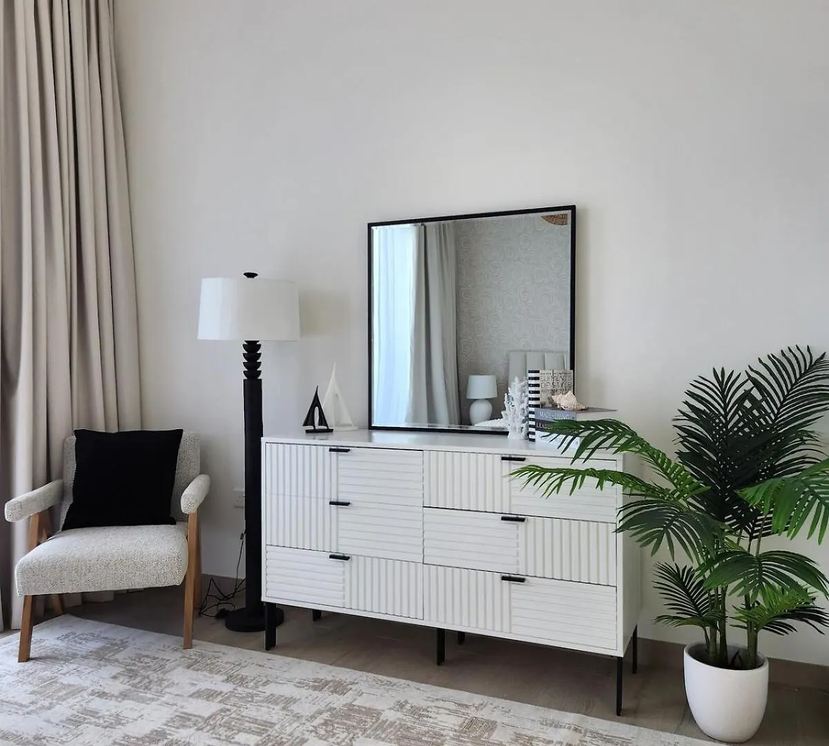 Nasma Luxury Stays - Lakeside Retreat, Stylish & Cozy Villa Stay Рас-эль-Хайма