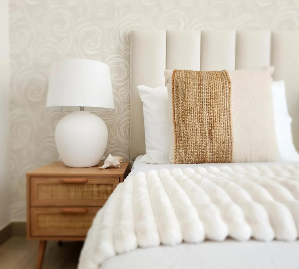 Nasma Luxury Stays - Lakeside Retreat, Stylish & Cozy Villa Stay Рас-эль-Хайма 0*,  ОАЭ