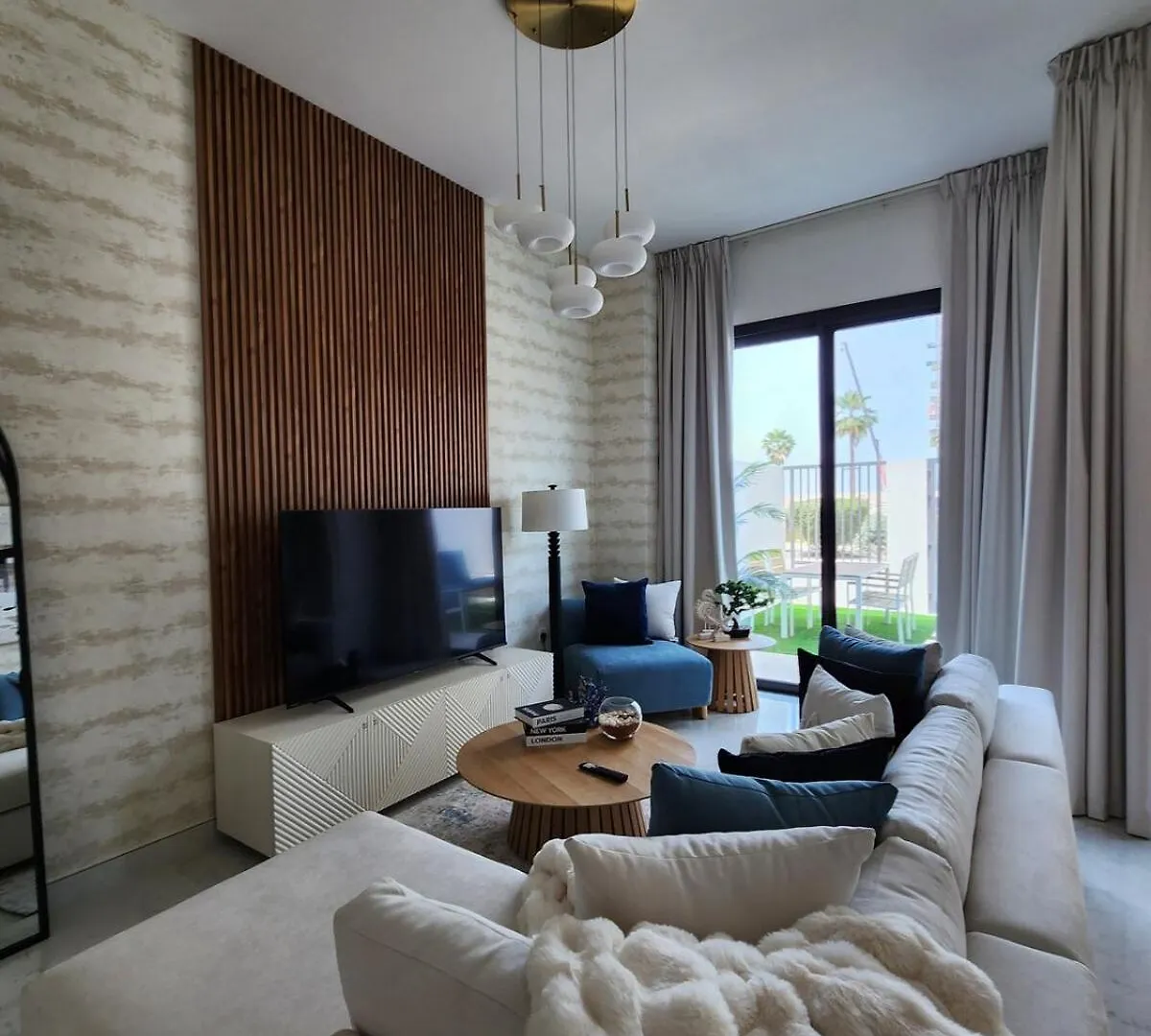 Nasma Luxury Stays - Lakeside Retreat, Stylish & Cozy Villa Stay Рас-эль-Хайма Апартаменты