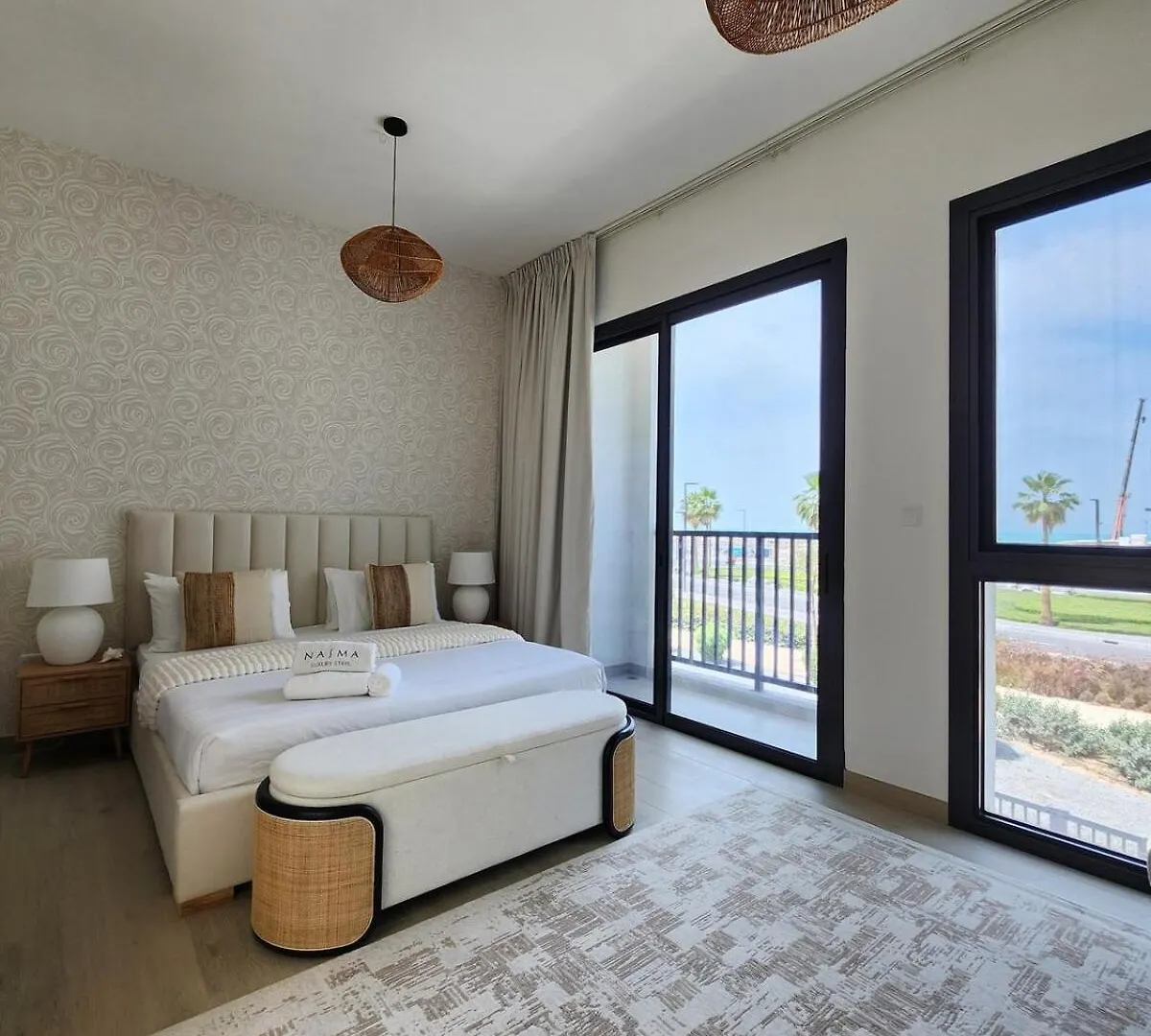 Nasma Luxury Stays - Lakeside Retreat, Stylish & Cozy Villa Stay Рас-эль-Хайма