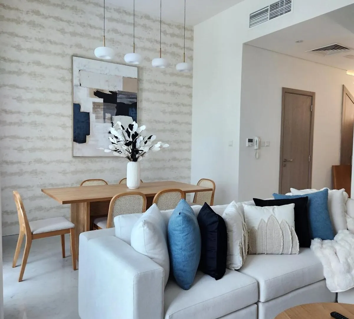 Nasma Luxury Stays - Lakeside Retreat, Stylish & Cozy Villa Stay Рас-эль-Хайма 0*,